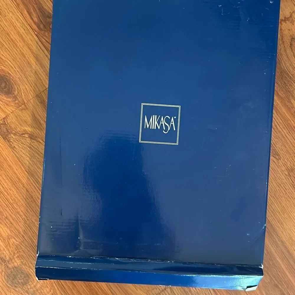New in box MIKASA Glass beveled Picture frame. Great for weddings.